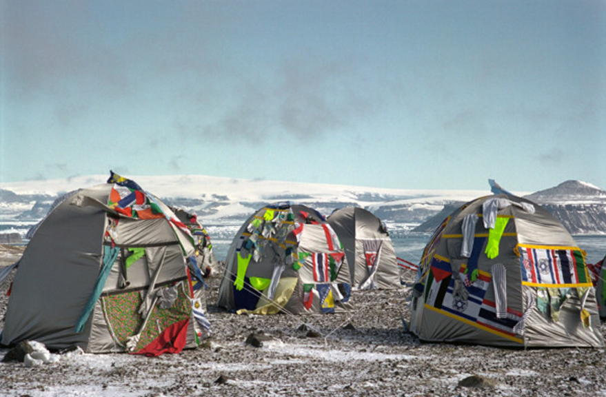 Exposition Antarctica de Lucy + Jorge Orta pour la Nansen Initiative Global Consultation, Genève